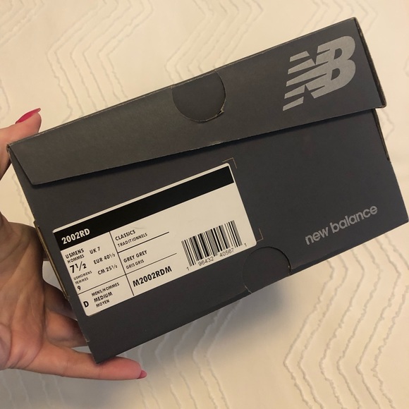 NIB New Balance 2002R W9/M7.5 - Picture 9 of 9